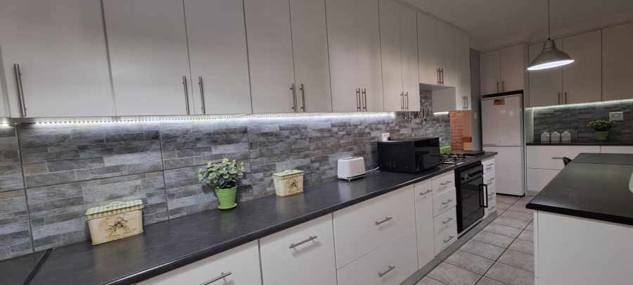 4 Bedroom Property for Sale in Morelig Free State